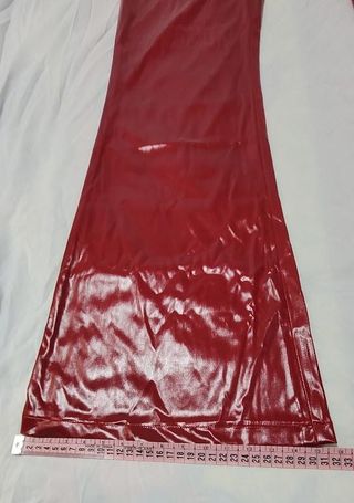 Pantalones rojos elásticos acampanados