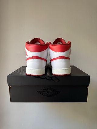 Nike Air Jordan 1 Mid Dune Red