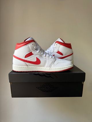 Nike Air Jordan 1 Mid Dune Red
