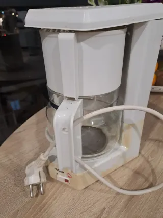 Cafetera Fagor.  Tiene unas manchas. Buen estadl