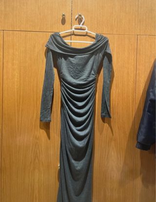 Vestido de Bershka hombros descubiertos talla S