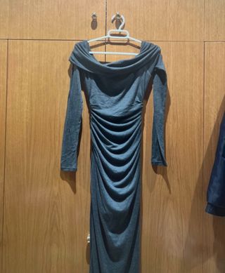 Vestido de Bershka hombros descubiertos talla S