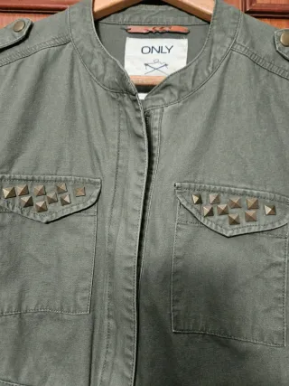 Cazadora ONLY verde mujer