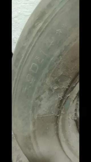 Rueda Coche Antiguo 1500