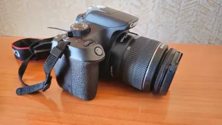 Cámara Canon 1300D + Bolso + Cargador