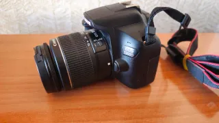 Cámara Canon 1300D + Bolso + Cargador