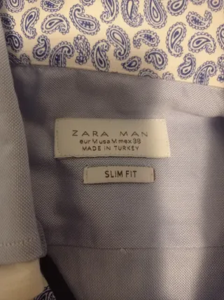 Camisa azul con detalles blancos