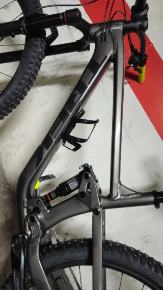 Bicicleta Trek Top Fuel 8 2024