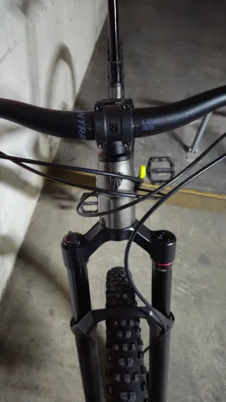 Bicicleta Trek Top Fuel 8 2024