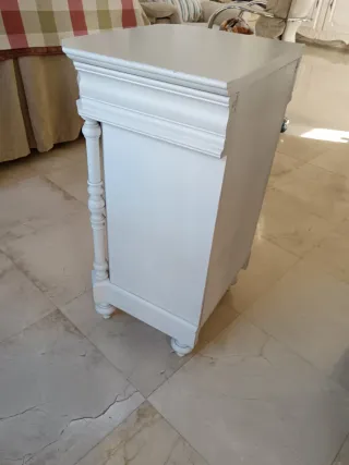 Comodino in legno massello