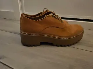 Zapatos de mujer con cordones naranja