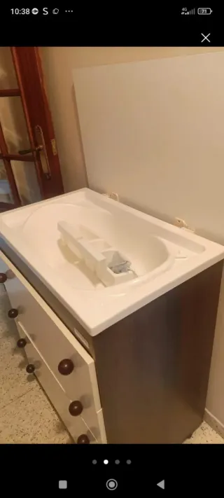 Mueble cambiador y bañera para bebé Micuna