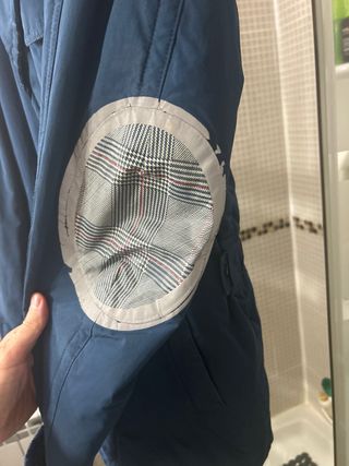 Abrigo Vespa Azul, tiene uso pero está aceptable.