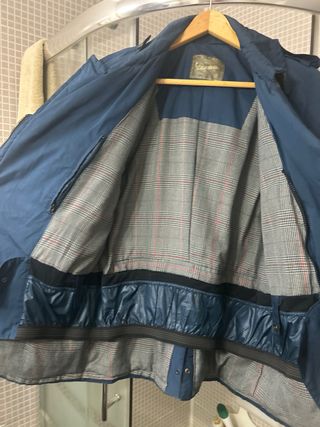 Abrigo Vespa Azul, tiene uso pero está aceptable.