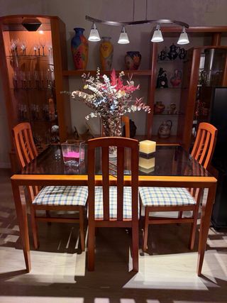 Mobile da pranzo in legno e vetro