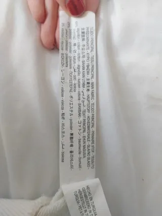 Sudadera blanca Harvard University (Bershka)