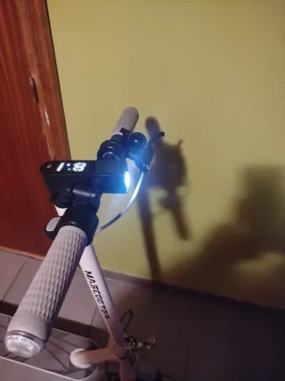 Patinete eléctrico blanco Mascooter