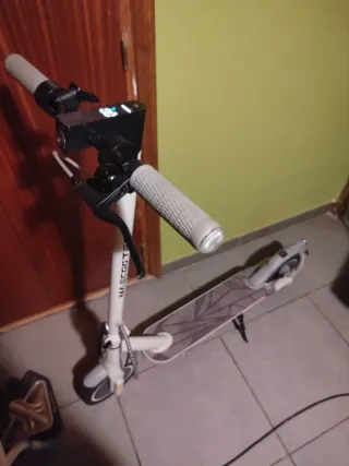 Patinete eléctrico blanco Mascooter