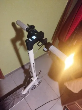 Patinete eléctrico blanco Mascooter