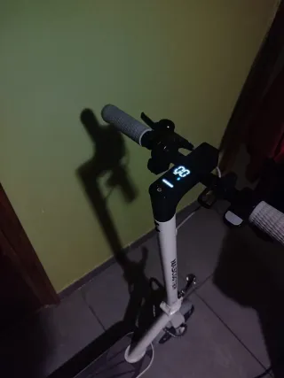 Patinete eléctrico blanco Mascooter