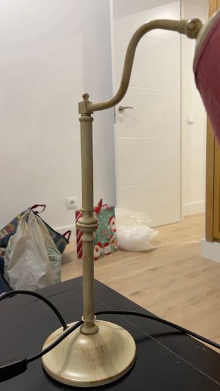 Lámpara de mesa clásica beige y roja