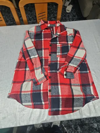 Camisa de cuadros roja y azul