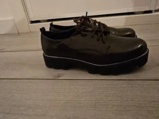 Zapatos de cordones marrones mujer