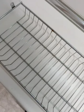 Escurrevasos. Rejilla superior del escurreplatos