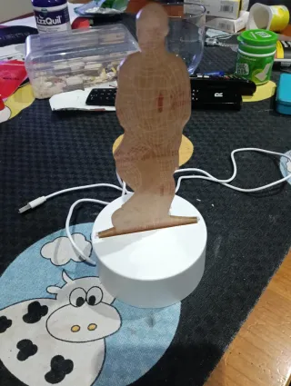 Lámpara de mesa figura humana