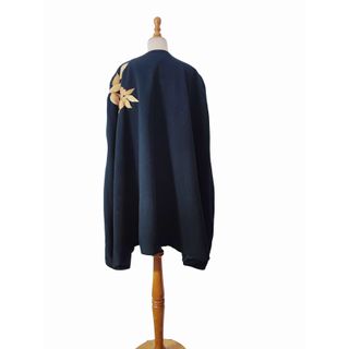 Vintage/ Capa de paño de lana bordada talla única.