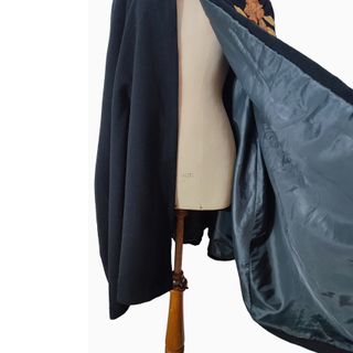 Vintage/ Capa de paño de lana bordada talla única.