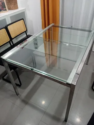 Tavolo da pranzo estensibile in vetro e metallo