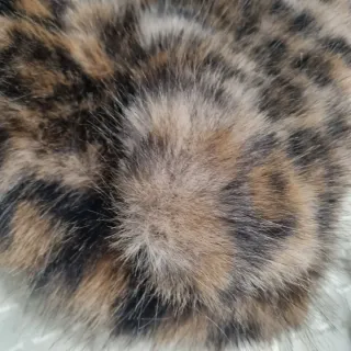 Cuello pelo sintético estampado animal print