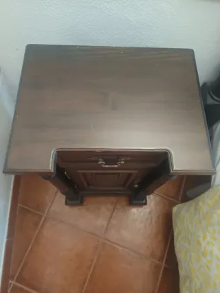 Mesita de noche antigua madera y metal