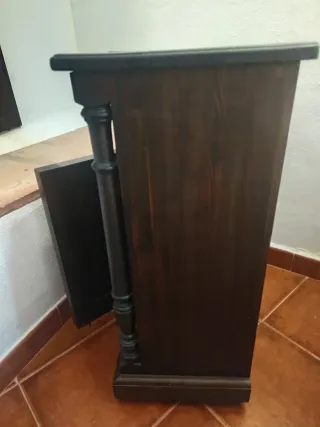 Mesita de noche antigua madera y metal