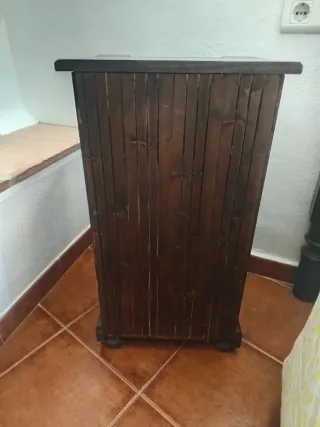 Mesita de noche antigua madera y metal