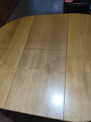 Mesa de salón extensible de madera