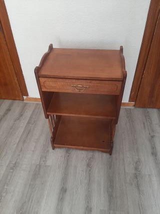 Mesa auxiliar de madera con cajón
