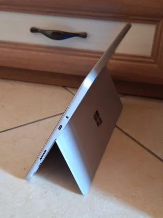 Microsoft Surface Go 2 + Pen + Tastiera