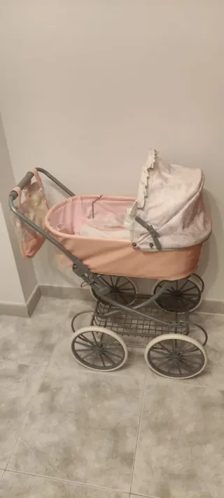 Carrito de muñecas de juguete rosa