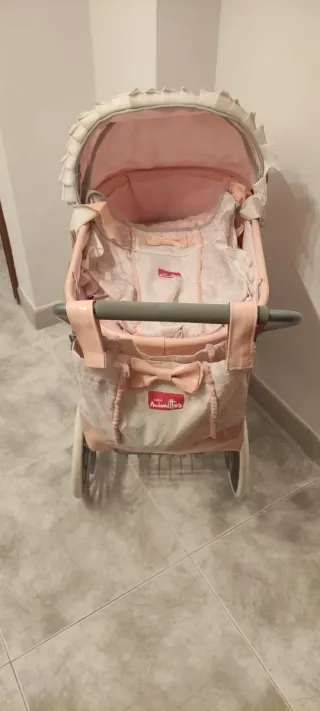 Carrito de muñecas de juguete rosa