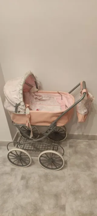 Carrito de muñecas de juguete rosa