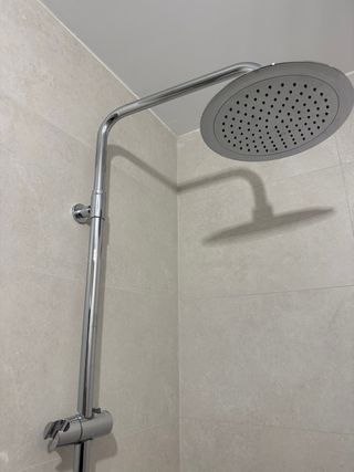 Columna de ducha moderna acabado cromo.