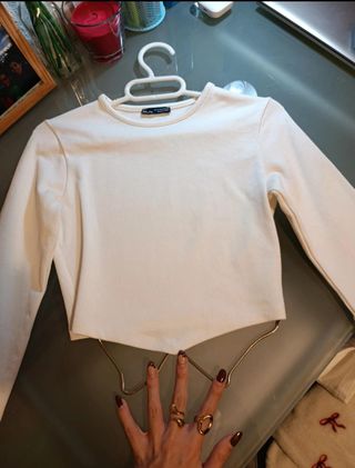 Top blanco manga larga con cadena