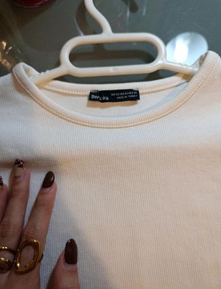 Top blanco manga larga con cadena