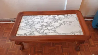 Mesa baja de madera y mármol