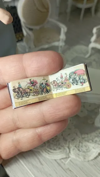 Mini Libro "The Circus Procession" Hardcover