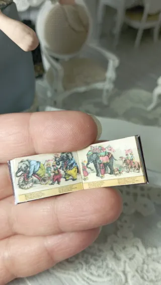 Mini Libro "The Circus Procession" Hardcover