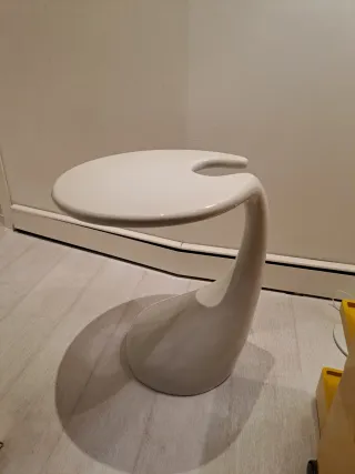 Mesa auxiliar space age