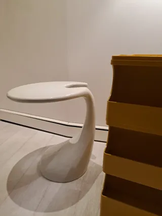 Mesa auxiliar space age